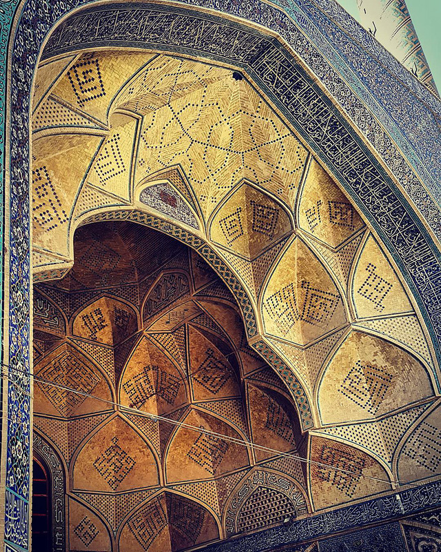 1457856760 4 Thiết kế trần nhà đẹp mê hoặc của các thánh đường Hồi giáo ở Iran