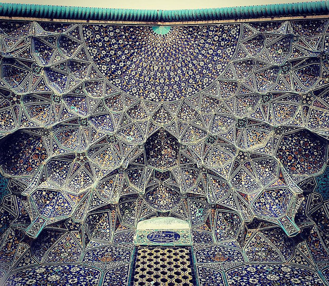 1457856761 6 Thiết kế trần nhà đẹp mê hoặc của các thánh đường Hồi giáo ở Iran