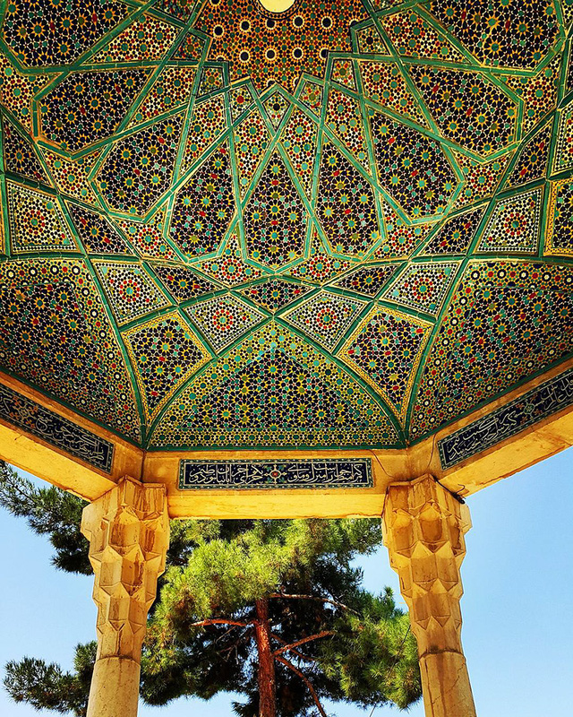 1457856769 9 Thiết kế trần nhà đẹp mê hoặc của các thánh đường Hồi giáo ở Iran