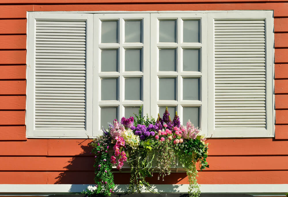 nhung khung cua so dep hut hon voi sac hoa ruc ro 3ba5350c83 Thiết kế những khung cửa sổ đẹp hút hồn nhờ sắc hoa rực rỡ