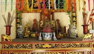 phong thuy ban tho gia tien 1 300x173 Phong thủy trong bài trí bàn thờ gia tiên (Phần 1)