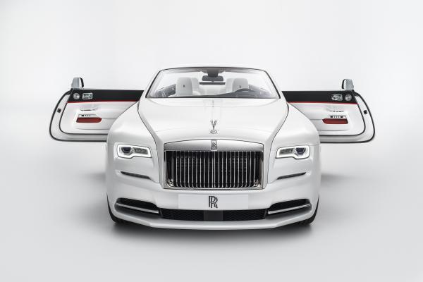 3905071 P90240982 highRes the house of rolls r Rolls Royce vừa cho ra mắt bộ sưu tập Dawn Inspired by Fashion