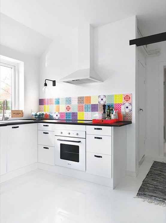 colorful kitchen backsplash ideas 1 554x742 Chia sẻ những mẫu thiết kế nhà bếp đẹp hoàn hảo